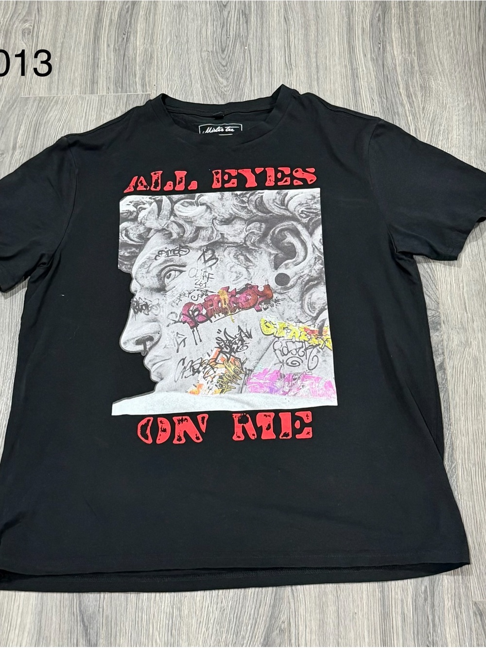 Black Short Sleeve Graphic Tee with 'All Eyes On Me' Artwork